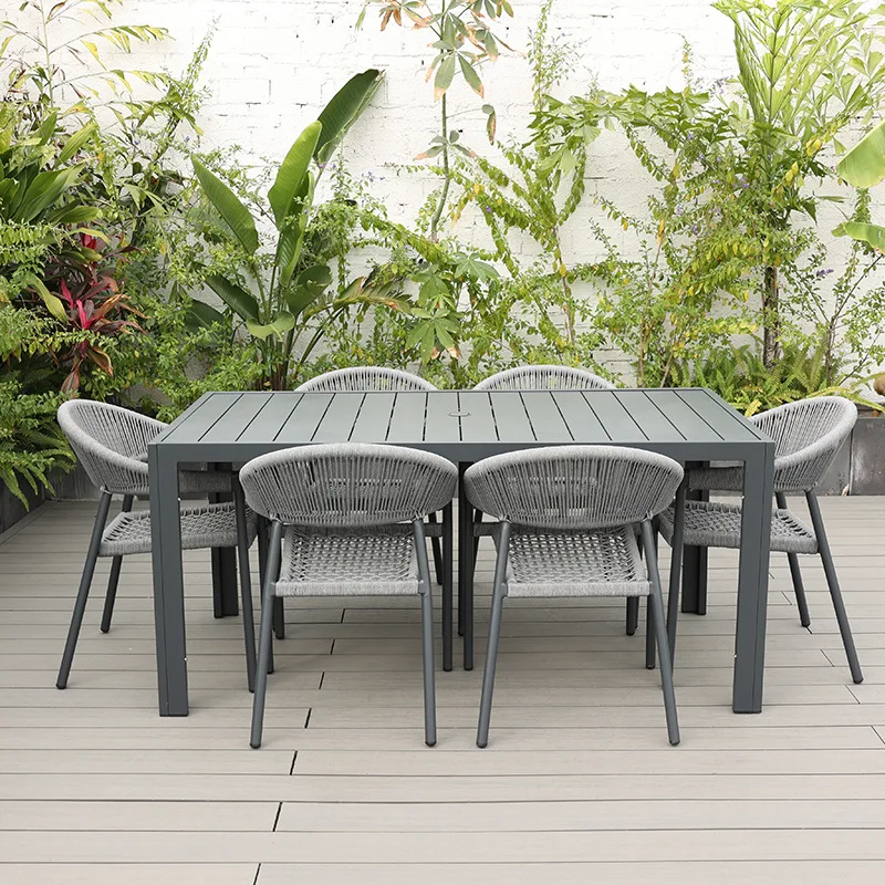 アームレスト付きのラタン製ダイニングチェア。背もたれと組み合 - Outdoor Furniture Metal Chairs のレビューと価格